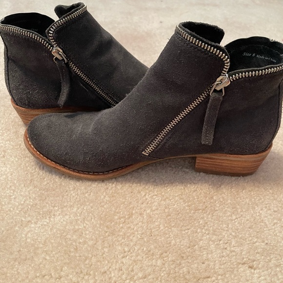 Dolce Vita ankle booties - Picture 2 of 6